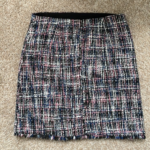 LOFT Tweed Mini Skirt - Size 2 - Picture 2 of 6